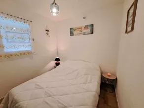 Beachfront Cozy 2-Room Apartment with Private Garden & Parking - Image 4