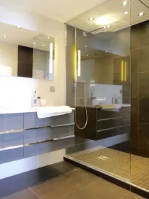Nuovo appartamento con viste mozzafiato sulla baia di Antibes - Image 2