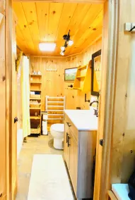 Charming and Modern Log Cabin  near the Ocean.  Level II EV Charging on site! - Image 5