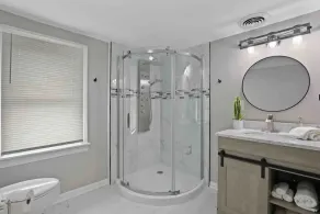 Wonderful in Wood Dale, right by ￼O’Hare airport! - Image 4
