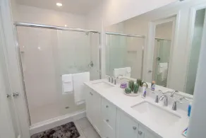 Lux new 2 bedroom condo 1 minute from Six Flags. - Image 5