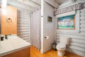 Stunning Log Cabin Getaway North of Nashville - Image 3