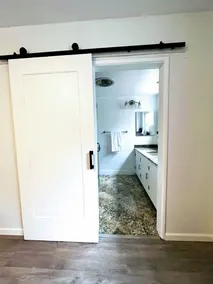 Spacious Long Beach Escape w Private Hot Tub - Image 2