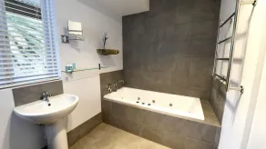 Grasstree Spa Studio en River Trails - Image 2