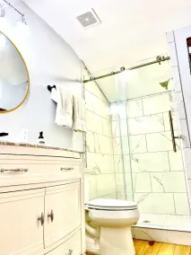 Private cottage located on The Carriage House Inn Estate - Image 2