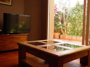 Suitur Courtyard Apartment - Image 2