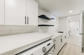 Beautiful luxury 4BR/2BA recently renovated with open concept - Image 4