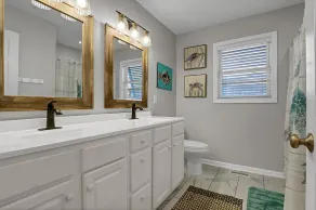 Oceanfront Bliss - Spacious Beach Cottage for up to 11 Guests - Image 4