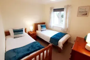 A modern 3 double bedroom house in Camber, Rye near the sand dunes & beach. - Image 4
