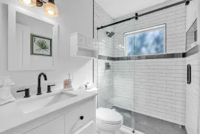 Barefoot Bungalow 2 Bedroom Home - Image 2