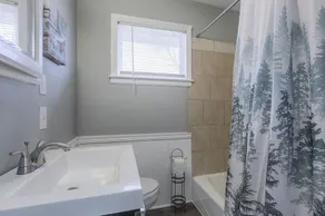 Charming Newly Renovated 3 bedroom Home-  close to Major Kansas City attractions - Image 3