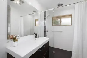 Huge 4bed-2bath Family Home - Close to Everything and Everything you Need - Image 4