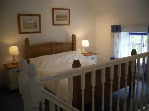 Cottage Sleeps3-fireplace-balcony-garden-mountain - Image 5