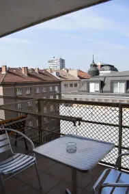 Renovated hotel rooms located in the center surrounded by points of interest. - Image 3