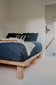 Cozy remodeled modern farmhouse for up to 10, with secondary room for up to 30 - Image 5
