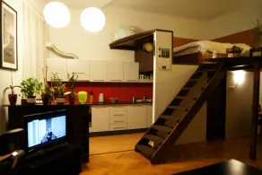 Stylish Studio Kronstadt - Image 2