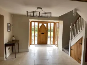 Unique villa and 2 guest houses with pool, garden & parking - Image 2