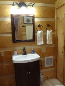 Charmerende NC Mountainside & Riverside Cabin In A Serene Vineyard Setting - Image 3