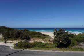 Beachfront Views - Sleeps 6 comfortably + Pets welcomed! - Image 2
