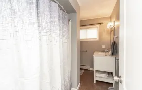 Beautiful home that is quiet, private and secluded. Close to everything! - Image 3