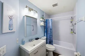 Cozy 2BR Riverview home with adjustable beds, a private fenced backyard, screened lanai, fully stocked kitchen, and garage parking. Conveniently located near Tampa, shopping, dining, and local attractions. - Image 2