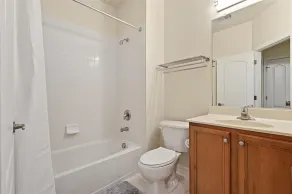 Spacious Townhouse in the GlenRiddle Community - Image 5