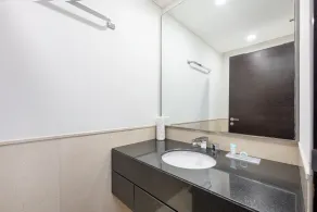 Modern 2BR in The Address Residences Dubai Marina by Deluxe Holiday Homes - Image 2