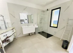 Prestigious villa at the water's'edge - Pietracorbara - Image 2