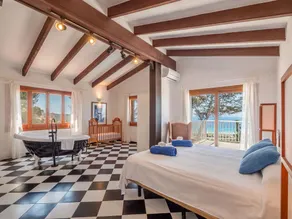 5 bedroom villa with stunning sea views - Image 5