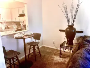 loft style unit... perfect for a relaxing getaway,15 min from shopping and more! - Image 4