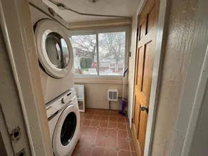 POOL, 5 min walk to Jenkinson's, 4 Bedroom, 4 car parking, beach badges, Fence - Image 3
