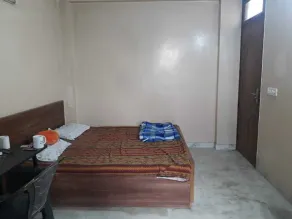 Studio apartment overlooking Select City Walk Mall - Image 3