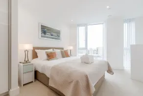 LUXURY STRATFORD APARTMENT - Image 4