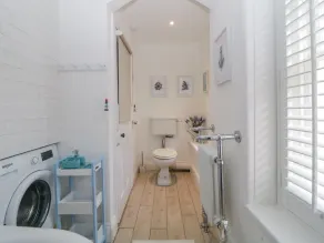 46 CROWTHERS HILL, pet friendly, with a garden in Dartmouth - Image 4