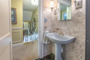 The Benton House- 6 Beds- minutes to Dartmouth - Image 2
