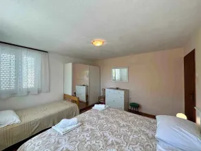 Holiday apartment with terrace and air conditioning - Image 5