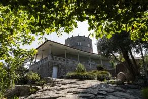chalet en pierre avec piscine et jardin - Image 3