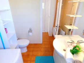 A226 Seasonal rental 1 bedroom apartment, parking in Roses, - Image 2
