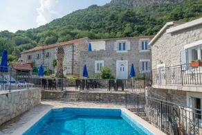 Unique apartment with roof terrace, orchard and pool, 2 km to sea - Image 5