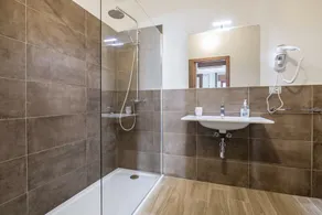 Appartement moderne \"Fiocco\" avec vue sur lac, Wi-Fi, climatisation et terrasse - Image 2