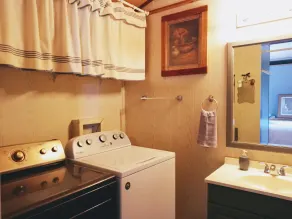 Tiny home cabin by the pond - Image 2