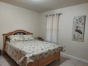 2 Bedroom, 1 Full Bath with fenced in yard. Close to Springs, Boat ramp & Beach. - Image 5