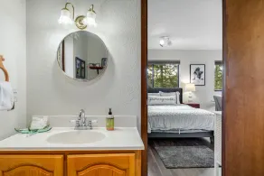 Secluded Dog Friendly Studio with Hot Tub and Beach Access in Coupeville - Image 2