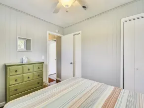 Cozy Vacation Home w/Sun Room in Bethany West - Image 5