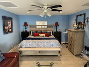 Island Trail's Sunset Cottage on Beautiful Lake Murray - Now with King Size bed! - Image 5