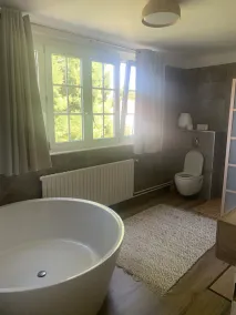 Private room in townhouse - Image 4