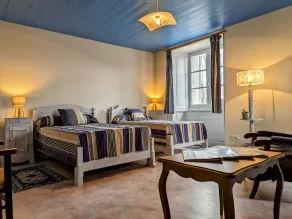 Charming House with Terrace, Enclosed Yard, WiFi, Near Leisure Activities, Sleeps 6 - Image 4
