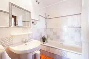 Private Villa für 20 Gäste · 9 Schlafzimmer · Pool und Panoramablick - Image 3