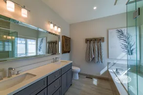 3bdrm 3bath chalet in The Blue Mountains. All Day Sun! Hot Tub! Games Room! - Image 4