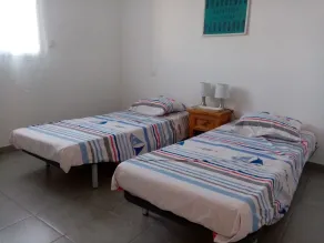 Large bright apartment, 3 bedrooms, sleeps 8 100m2 - Image 5